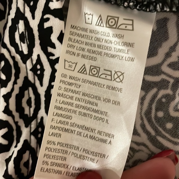 Susan Graver sleeveless Stretch Tunic top Black / white parsley + pattern sz XL - Picture 9 of 9